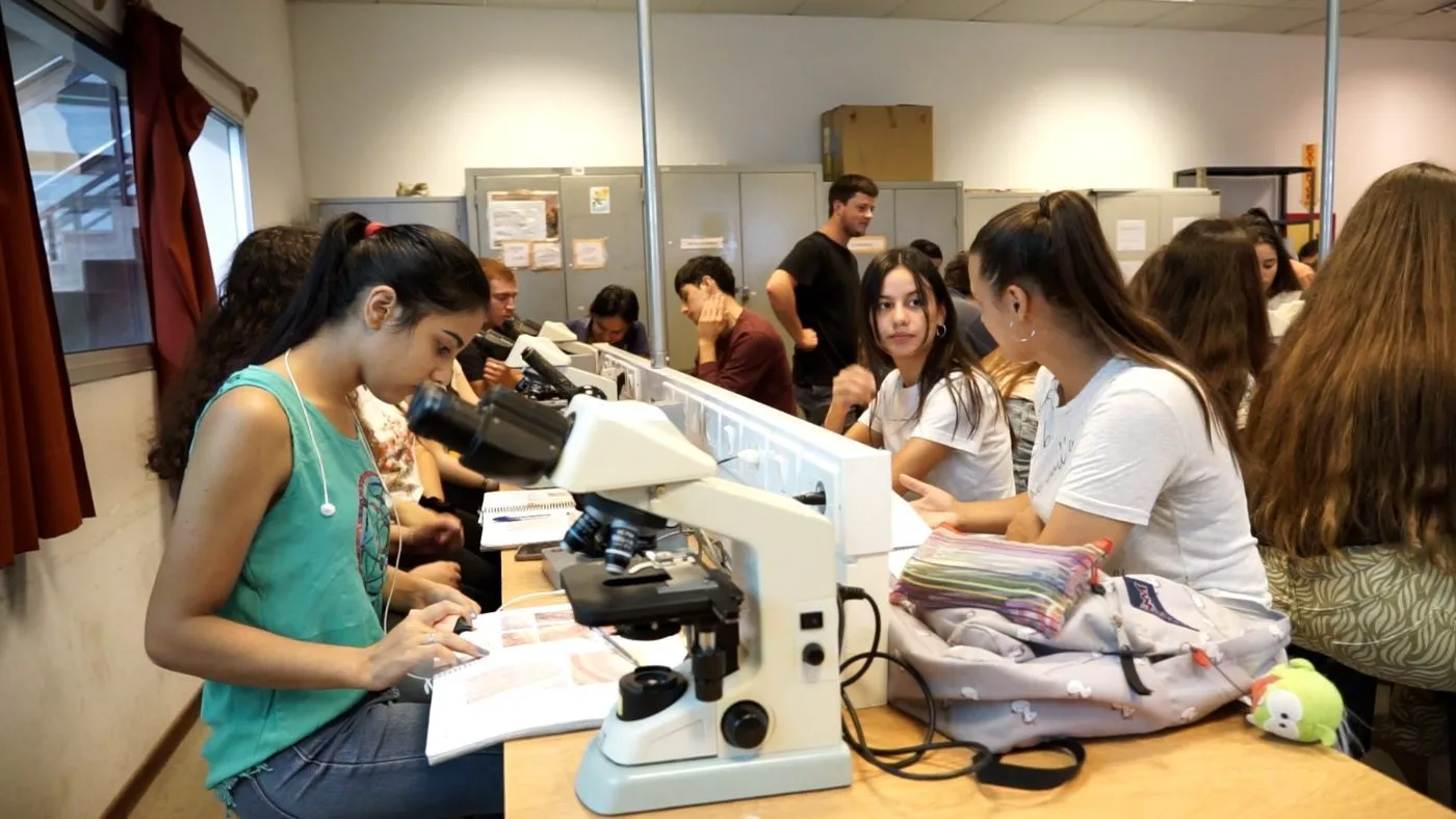 Estudiantes en laboratorio